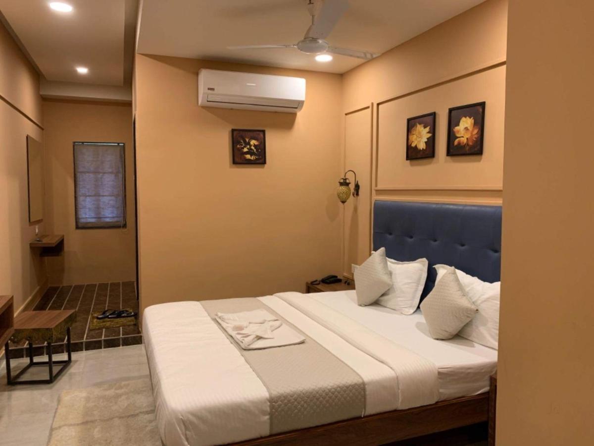 Hotel Radha Krishna Anand Ngoại thất bức ảnh