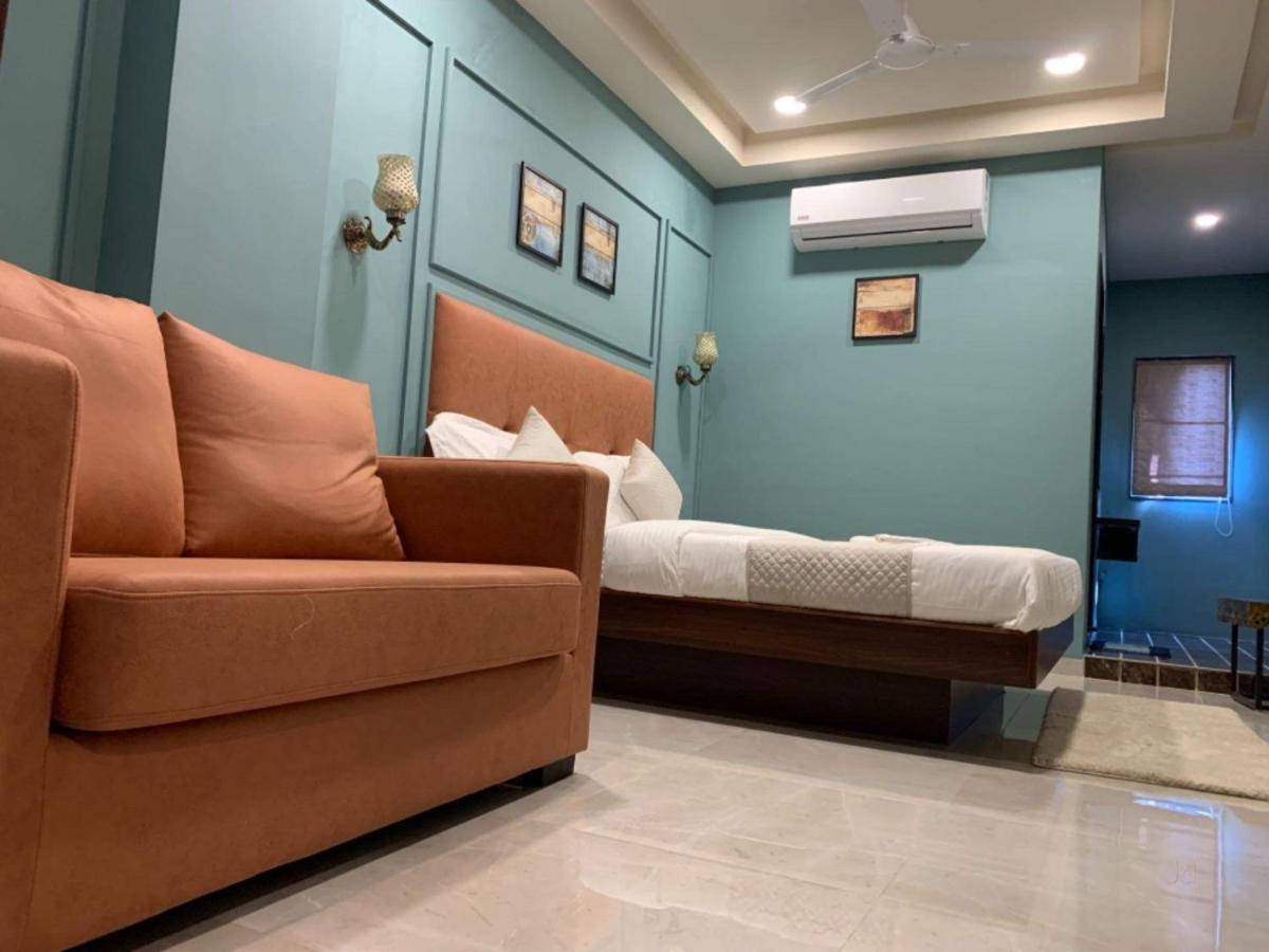 Hotel Radha Krishna Anand Ngoại thất bức ảnh